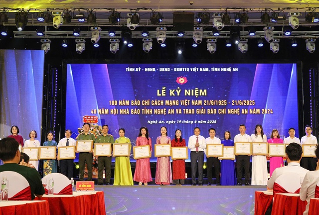 Nghệ An long trọng kỷ niệm 100 năm Ngày Báo chí Cách mạng Việt Nam- Ảnh 7. Nghệ An long trọng kỷ niệm 100 năm Ngày Báo chí Cách mạng Việt Nam- Ảnh 7.
