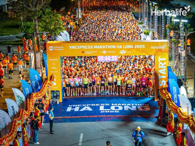 Hơn 10.000 người tham gia VnExpress Marathon Hạ Long 2025- Ảnh 1.