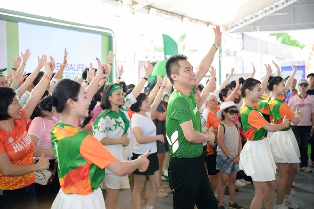 Hơn 10.000 người tham gia VnExpress Marathon Hạ Long 2025- Ảnh 2.