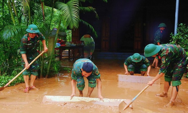 Cuộc thi sáng tác ca khúc Chào mừng 80 năm ngày Truyền thống lực lượng vũ trang Hà Tĩnh - "Vang mãi bản hùng ca".- Ảnh 2. Cuộc thi sáng tác ca khúc Chào mừng 80 năm ngày Truyền thống lực lượng vũ trang Hà Tĩnh - "Vang mãi bản hùng ca".- Ảnh 2.
