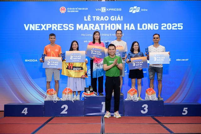 Hơn 10.000 người tham gia VnExpress Marathon Hạ Long 2025- Ảnh 4.