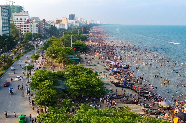 Du lịch Thanh Hóa đạt doanh thu 15.548 tỷ đồng trong 5 tháng đầu năm- Ảnh 1. Du lịch Thanh Hóa đạt doanh thu 15.548 tỷ đồng trong 5 tháng đầu năm- Ảnh 1.