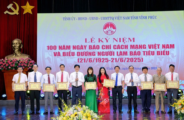 Khẳng định vai trò báo chí cách mạng trong dòng chảy phát triển của Vĩnh Phúc- Ảnh 5. Khẳng định vai trò báo chí cách mạng trong dòng chảy phát triển của Vĩnh Phúc- Ảnh 5.