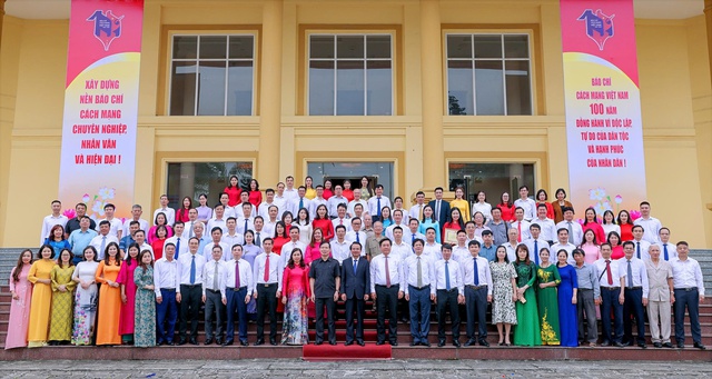 Khẳng định vai trò báo chí cách mạng trong dòng chảy phát triển của Vĩnh Phúc- Ảnh 6. Khẳng định vai trò báo chí cách mạng trong dòng chảy phát triển của Vĩnh Phúc- Ảnh 6.