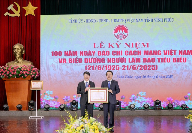 Khẳng định vai trò báo chí cách mạng trong dòng chảy phát triển của Vĩnh Phúc- Ảnh 4. Khẳng định vai trò báo chí cách mạng trong dòng chảy phát triển của Vĩnh Phúc- Ảnh 4.