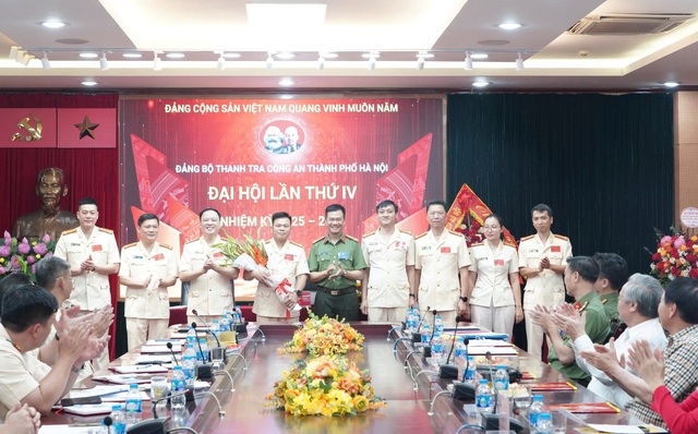 Xây dựng phong cách người CAND Thủ đô bản lĩnh, nhân văn, vì nhân dân phục vụ- Ảnh 3. Xây dựng phong cách người CAND Thủ đô bản lĩnh, nhân văn, vì nhân dân phục vụ- Ảnh 3.