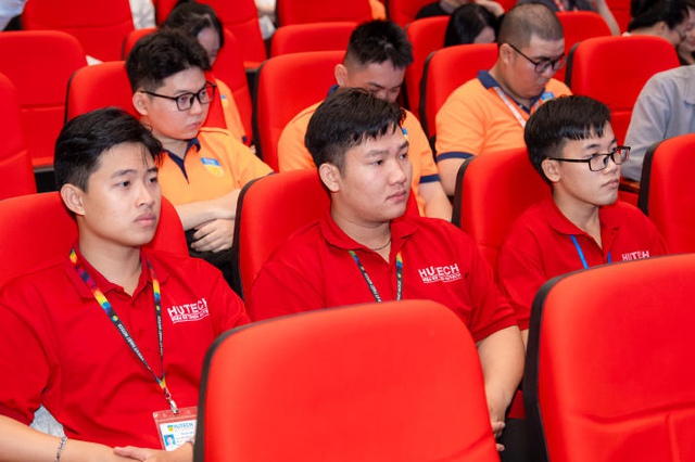 Sinh viên HUTECH đề xuất nhiều giải pháp chuyển đổi xanh cho logistics- Ảnh 3. Sinh viên HUTECH đề xuất nhiều giải pháp chuyển đổi xanh cho logistics- Ảnh 3.