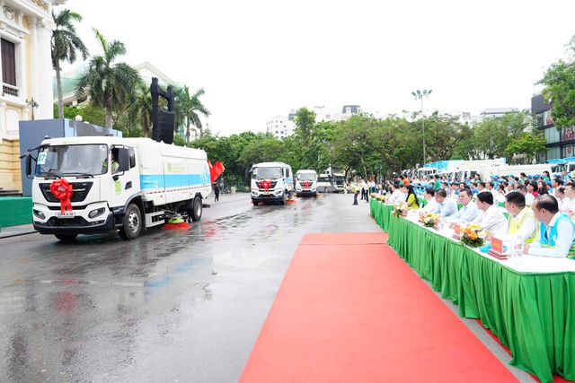 Hà Nội: Đưa thiết bị vệ sinh môi trường hiện đại vào hoạt động tại 4 quận nội đô- Ảnh 3. Hà Nội: Đưa thiết bị vệ sinh môi trường hiện đại vào hoạt động tại 4 quận nội đô- Ảnh 3.