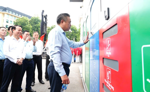 Hà Nội: Đưa thiết bị vệ sinh môi trường hiện đại vào hoạt động tại 4 quận nội đô- Ảnh 4. Hà Nội: Đưa thiết bị vệ sinh môi trường hiện đại vào hoạt động tại 4 quận nội đô- Ảnh 4.