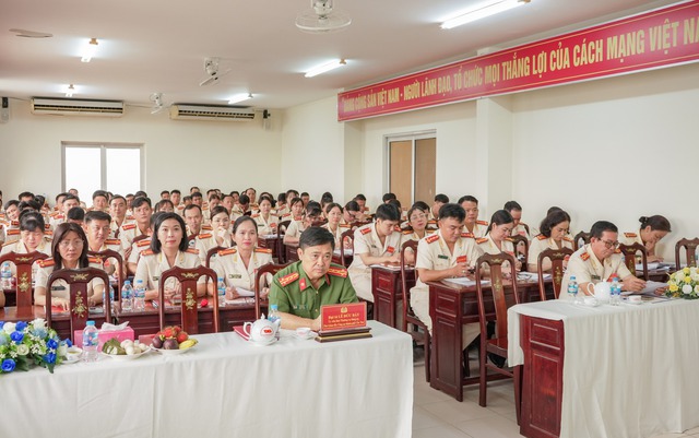 Cần Thơ: Đảng bộ Phòng Cảnh sát QLHC về TTXH phát huy tốt tinh thần đoàn kết, đổi mới, sáng tạo- Ảnh 2. Cần Thơ: Đảng bộ Phòng Cảnh sát QLHC về TTXH phát huy tốt tinh thần đoàn kết, đổi mới, sáng tạo- Ảnh 2.