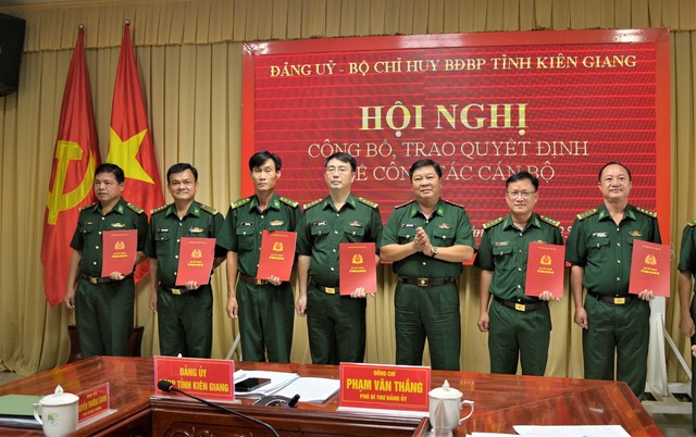 BĐBP tỉnh Kiên Giang: Công bố, trao quyết định về công tác cán bộ năm 2025- Ảnh 1. BĐBP tỉnh Kiên Giang: Công bố, trao quyết định về công tác cán bộ năm 2025- Ảnh 1.