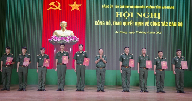 BĐBP tỉnh An Giang sơ kết công tác Biên phòng 6 tháng đầu năm 2025- Ảnh 4. BĐBP tỉnh An Giang sơ kết công tác Biên phòng 6 tháng đầu năm 2025- Ảnh 4.