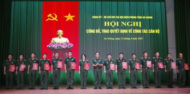 BĐBP tỉnh An Giang sơ kết công tác Biên phòng 6 tháng đầu năm 2025- Ảnh 5. BĐBP tỉnh An Giang sơ kết công tác Biên phòng 6 tháng đầu năm 2025- Ảnh 5.