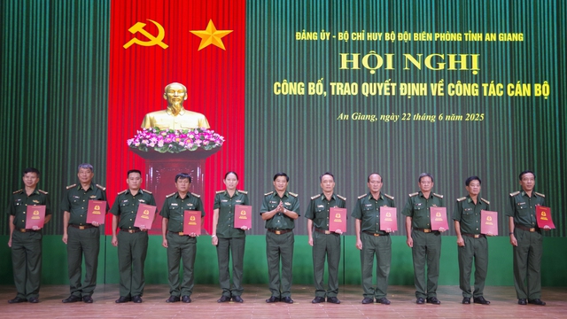 BĐBP tỉnh An Giang sơ kết công tác Biên phòng 6 tháng đầu năm 2025- Ảnh 6. BĐBP tỉnh An Giang sơ kết công tác Biên phòng 6 tháng đầu năm 2025- Ảnh 6.