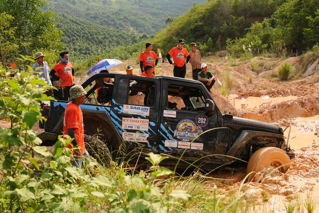 Kịch tính ngày thi đấu thứ 4 giải đua xe ô tô địa hình Victory Challenge Sailun Cup 2025- Ảnh 2. Kịch tính ngày thi đấu thứ 4 giải đua xe ô tô địa hình Victory Challenge Sailun Cup 2025- Ảnh 2.