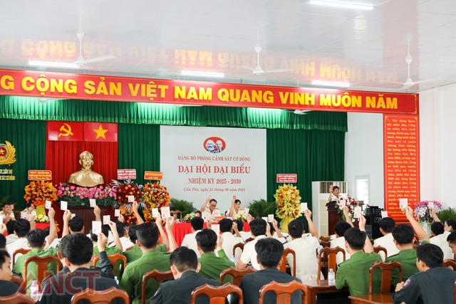 Công an Cần Thơ: Đại hội Đảng bộ Phòng Cảnh sát Cơ động, nhiệm kỳ 2025-2030- Ảnh 3. Công an Cần Thơ: Đại hội Đảng bộ Phòng Cảnh sát Cơ động, nhiệm kỳ 2025-2030- Ảnh 3.