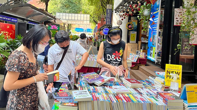 Thị trường xuất bản Việt Nam mới đạt quy mô khoảng 4.000 tỷ đồng- Ảnh 1. Thị trường xuất bản Việt Nam mới đạt quy mô khoảng 4.000 tỷ đồng- Ảnh 1.