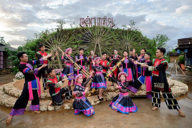 Fansipan ra mắt show ‘Đỉnh thiêng du ký’ tại 3 địa điểm, 3 độ cao của nóc nhà Đông Dương- Ảnh 1. Fansipan ra mắt show ‘Đỉnh thiêng du ký’ tại 3 địa điểm, 3 độ cao của nóc nhà Đông Dương- Ảnh 1.