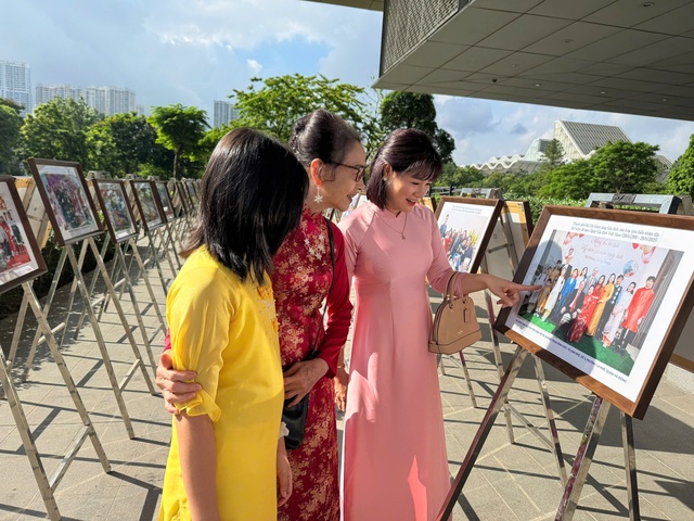 Hà Nội: Tuyên dương Gia đình văn hóa Thủ đô tiêu biểu năm 2025- Ảnh 4. Hà Nội: Tuyên dương Gia đình văn hóa Thủ đô tiêu biểu năm 2025- Ảnh 4.