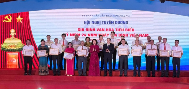 Hà Nội: Tuyên dương Gia đình văn hóa Thủ đô tiêu biểu năm 2025- Ảnh 1. Hà Nội: Tuyên dương Gia đình văn hóa Thủ đô tiêu biểu năm 2025- Ảnh 1.