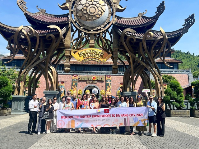 Đón đoàn farmtrip Thái Lan, châu Âu khảo sát đường bay Dubai - Đà Nẵng- Ảnh 1. Đón đoàn farmtrip Thái Lan, châu Âu khảo sát đường bay Dubai - Đà Nẵng- Ảnh 1.