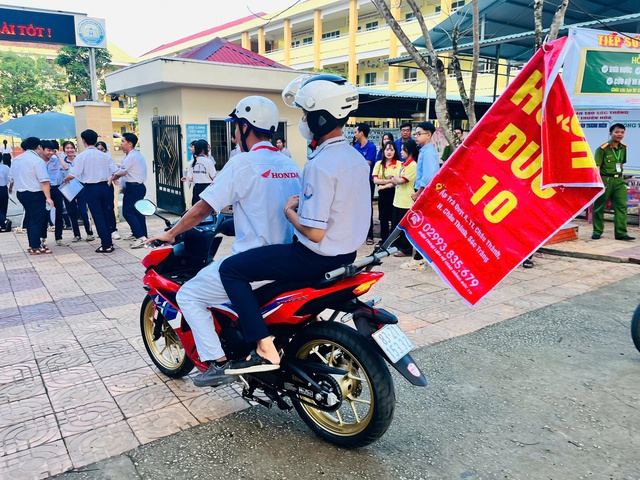 Công ty TNHH Hồng Đức đồng hành cùng thí sinh tỉnh Hậu Giang và TP Cần Thơ trong Kỳ thi tốt nghiệp THPT năm 2025- Ảnh 3. Công ty TNHH Hồng Đức đồng hành cùng thí sinh tỉnh Hậu Giang và TP Cần Thơ trong Kỳ thi tốt nghiệp THPT năm 2025- Ảnh 3.