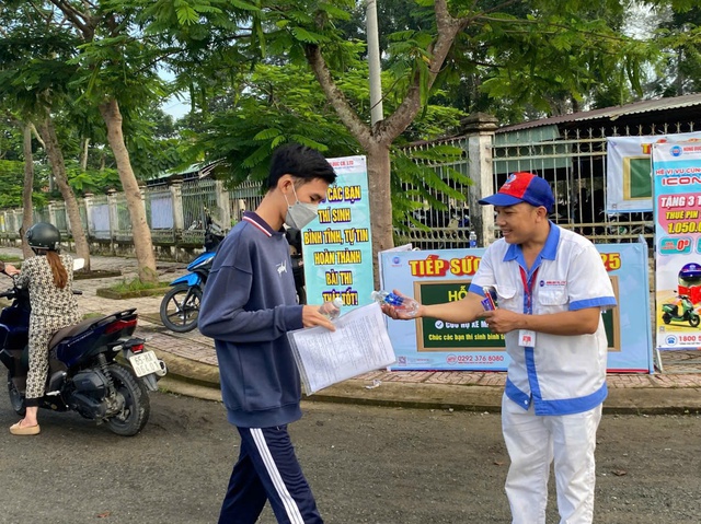 Công ty TNHH Hồng Đức đồng hành cùng thí sinh tỉnh Hậu Giang và TP Cần Thơ trong Kỳ thi tốt nghiệp THPT năm 2025- Ảnh 2. Công ty TNHH Hồng Đức đồng hành cùng thí sinh tỉnh Hậu Giang và TP Cần Thơ trong Kỳ thi tốt nghiệp THPT năm 2025- Ảnh 2.