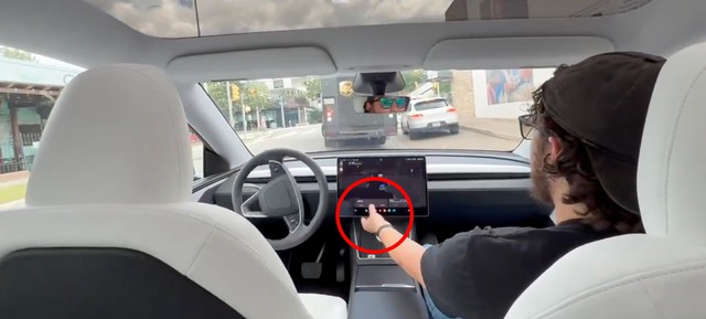 Mới ra mắt, robotaxi của Elon Musk đã gây hỗn loạn đường phố vì "phanh ma", đi ngược chiều và hơn thế...- Ảnh 2. Mới ra mắt, robotaxi của Elon Musk đã gây hỗn loạn đường phố vì "phanh ma", đi ngược chiều và hơn thế...- Ảnh 2.