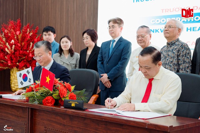 Trường ĐH Nam Cần Thơ và Trường ĐH Khoa học Sức khỏe Wonkwang ký kết hợp tác phát triển Y khoa số hóa- Ảnh 2.