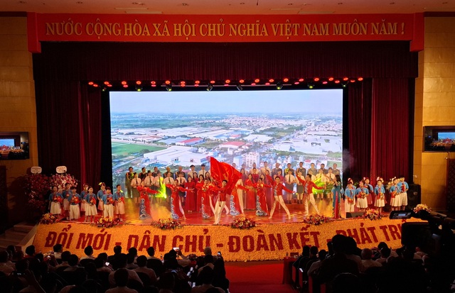 Hà Nội: Thường Tín đón nhận danh hiệu huyện đạt chuẩn Nông thôn mới nâng cao
- Ảnh 6. Hà Nội: Thường Tín đón nhận danh hiệu huyện đạt chuẩn Nông thôn mới nâng cao
- Ảnh 6.