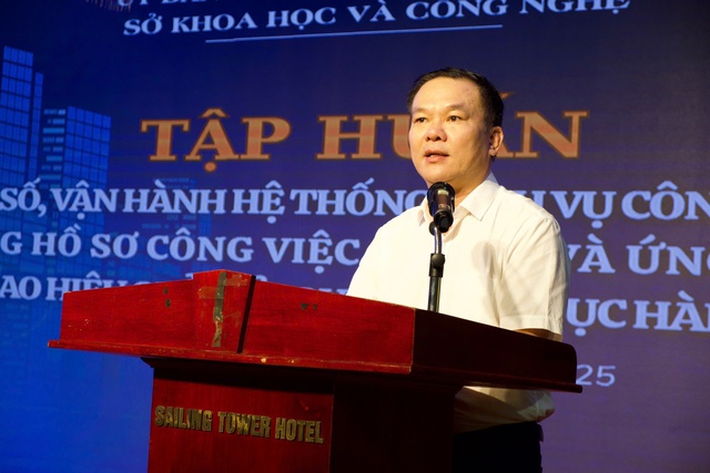 Hà Tĩnh: Tập huấn chuyển đổi số và ứng dụng AI trong giải quyết TTHC cấp xã- Ảnh 2. Hà Tĩnh: Tập huấn chuyển đổi số và ứng dụng AI trong giải quyết TTHC cấp xã- Ảnh 2.