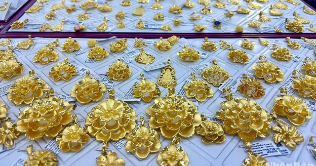 Giá vàng hôm nay 30/6: Diễn biến bất ngờ- Ảnh 1. Giá vàng hôm nay 30/6: Diễn biến bất ngờ- Ảnh 1.