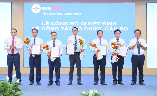 EVNCPC bổ nhiệm 6 Giám đốc Công ty Điện lực sau sáp nhập- Ảnh 1. EVNCPC bổ nhiệm 6 Giám đốc Công ty Điện lực sau sáp nhập- Ảnh 1.