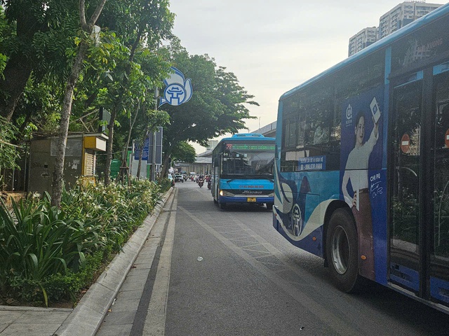 Hà Nội công bố giá vé liên thông xe buýt - tàu điện- Ảnh 1. Hà Nội công bố giá vé liên thông xe buýt - tàu điện- Ảnh 1.
