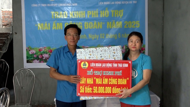 Thái Bình: Trao hỗ trợ 200 triệu đồng cho 4 đoàn viên công đoàn xây nhà ở- Ảnh 2.