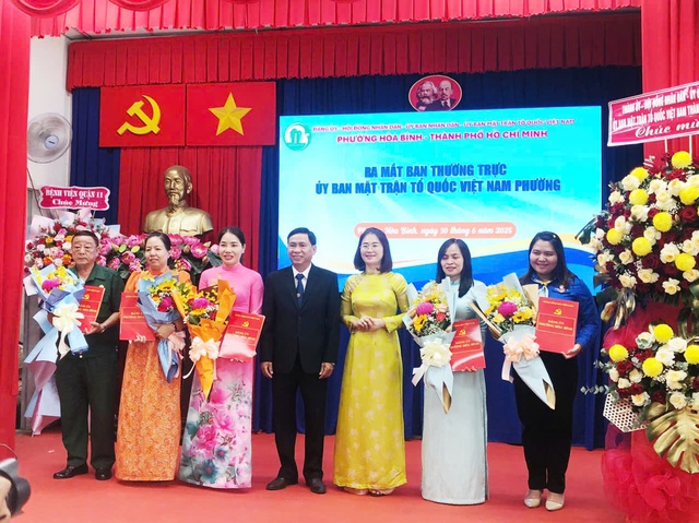 Lễ công bố quyết định của Ban chấp hành Đảng bộ TP. HCM về việc thành lập Đảng bộ phường Hòa Bình- Ảnh 9. Lễ công bố quyết định của Ban chấp hành Đảng bộ TP. HCM về việc thành lập Đảng bộ phường Hòa Bình- Ảnh 9.