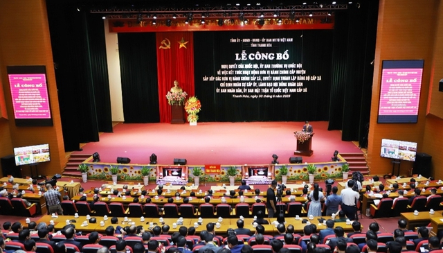 Thanh Hóa: Lễ Công bố danh sách cán bộ chủ chốt của 166 xã, phường mới- Ảnh 1.