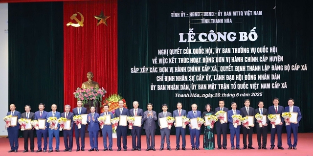 Thanh Hóa: Lễ Công bố danh sách cán bộ chủ chốt của 166 xã, phường mới- Ảnh 3.
