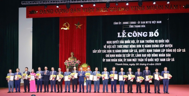 Thanh Hóa: Lễ Công bố danh sách cán bộ chủ chốt của 166 xã, phường mới- Ảnh 4.