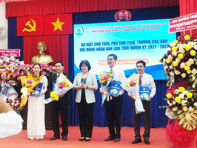 Lễ công bố quyết định của Ban chấp hành Đảng bộ TP. HCM về việc thành lập Đảng bộ phường Hòa Bình- Ảnh 7. Lễ công bố quyết định của Ban chấp hành Đảng bộ TP. HCM về việc thành lập Đảng bộ phường Hòa Bình- Ảnh 7.