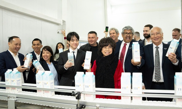 TH true MILK và nhà máy nghìn tấn tại Kaluga: 'Hãy làm ly sữa thắm tình hữu nghị Việt - Nga'- Ảnh 1. TH true MILK và nhà máy nghìn tấn tại Kaluga: 'Hãy làm ly sữa thắm tình hữu nghị Việt - Nga'- Ảnh 1.