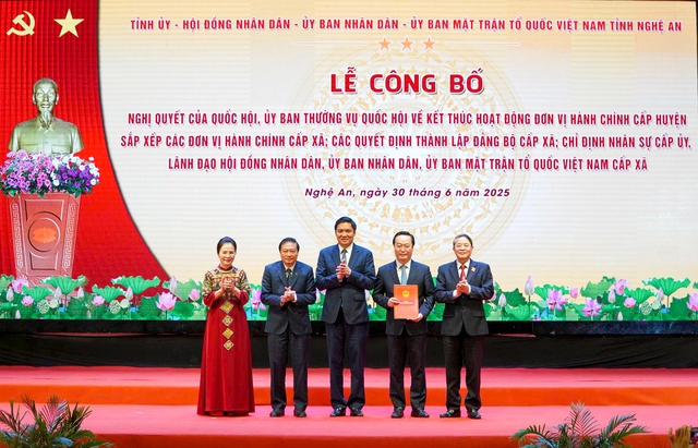 Nghệ An: Tổ chức lễ công bố Nghị quyết sắp xếp đơn vị hành chính- Ảnh 2. Nghệ An: Tổ chức lễ công bố Nghị quyết sắp xếp đơn vị hành chính- Ảnh 2.