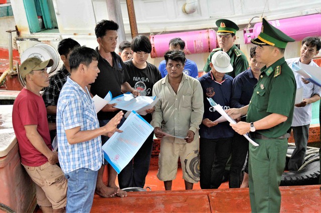 Kiên Giang: Hỗ trợ ngư dân cập nhật thông tin tàu cá- Ảnh 2. Kiên Giang: Hỗ trợ ngư dân cập nhật thông tin tàu cá- Ảnh 2.