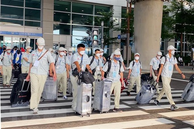 5 tháng đầu năm, có 61.631 lao động Việt Nam đi làm việc ở nước ngoài- Ảnh 1. 5 tháng đầu năm, có 61.631 lao động Việt Nam đi làm việc ở nước ngoài- Ảnh 1.