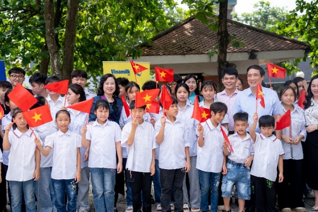 Khởi động “Tháng của trẻ em”: Vinamilk góp dinh dưỡng, thêm nụ cười cho thiếu nhi cả nước- Ảnh 2. Khởi động “Tháng của trẻ em”: Vinamilk góp dinh dưỡng, thêm nụ cười cho thiếu nhi cả nước- Ảnh 2.