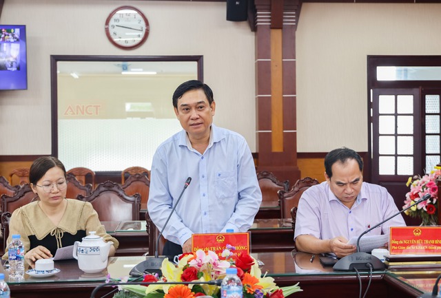 Cần Thơ đẩy mạnh triển khai cấp Phiếu Lý lịch tư pháp và Sổ sức khỏe điện tử trên VNeID- Ảnh 4. Cần Thơ đẩy mạnh triển khai cấp Phiếu Lý lịch tư pháp và Sổ sức khỏe điện tử trên VNeID- Ảnh 4.