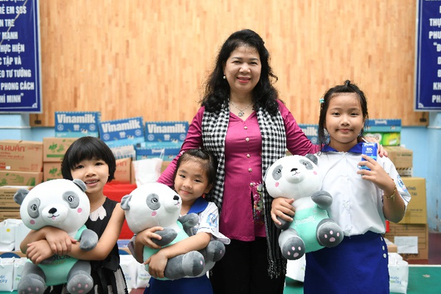 Khởi động “Tháng của trẻ em”: Vinamilk góp dinh dưỡng, thêm nụ cười cho thiếu nhi cả nước- Ảnh 7. Khởi động “Tháng của trẻ em”: Vinamilk góp dinh dưỡng, thêm nụ cười cho thiếu nhi cả nước- Ảnh 7.