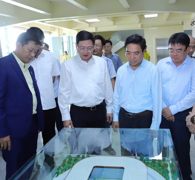 Thanh Hóa: Bí thư Tỉnh ủy kiểm tra tình hình sản xuất tại Nghi Sơn- Ảnh 2. Thanh Hóa: Bí thư Tỉnh ủy kiểm tra tình hình sản xuất tại Nghi Sơn- Ảnh 2.