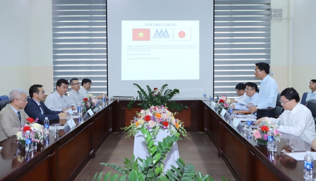 Thanh Hóa: Bí thư Tỉnh ủy kiểm tra tình hình sản xuất tại Nghi Sơn- Ảnh 3. Thanh Hóa: Bí thư Tỉnh ủy kiểm tra tình hình sản xuất tại Nghi Sơn- Ảnh 3.
