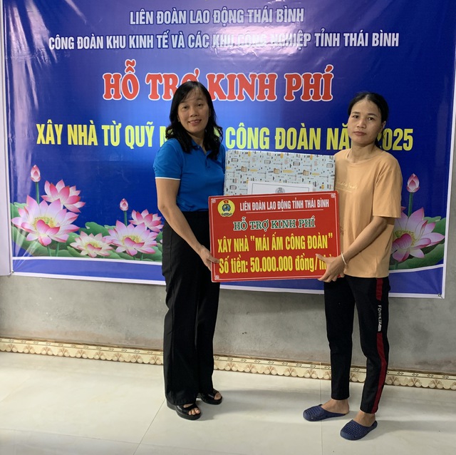 Trao hỗ trợ 200 triệu đồng cho 4 đoàn viên xây nhà ở Thái Bình- Ảnh 1.